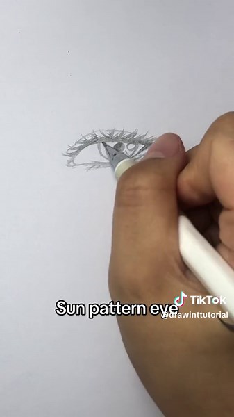 Cómo dibujar un ojo con patrón de sol