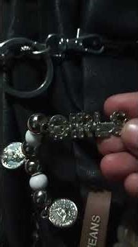 Asmr showing u my keychain ( no talking ) tapping sounds ,