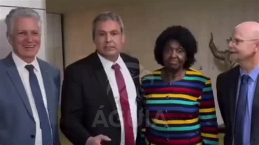 Via Certa Natal | Repórter Águia on Instagram: "👀 Parlamentares da oposição não esconderam a rev*olta após a Câmara absolver Carla Zambelli na madrugada desta quinta-feira (11). Lindbergh Farias chamou o resultado de “vergonha” e disse que o partido vai entrar com mandado de segurança para que seja cumprida a decisão do ministro Alexandre de Moraes pelo afastamento da deputada. . Benedita da Silva reforçou que haverá mobilização popular para pressionar a Casa. . Elvino Bohn Gass crit*icou o que