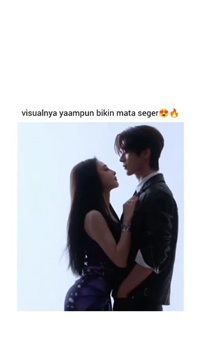 @asiandramaupdatess on Instagram: "Salfokk banget ama mereka ini visualnya aduhh 😍🔥🔥🥰♥️ • • Drama : Blood River (2025) Nontonnya di Y0UKU ya... Cuss langganan ke @vitcollections 🖤 ____ Plot : Blood River is the realm's most feared assassin guild, jointly run by the Su, Mu, and Xie clans. They can strike royals in court and crush great sects in the wild. When the patriarch is poisoned on a mission, the three clans vie for the top seat. Su Muyu leads the Spider-Shadow unit and shields the dyi