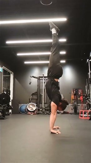 I train many things #calisthenics #motivation #handbalance #bboy #acrobatics