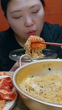 라면에 실비김치 계속들어간다.. #대전선화동매운실비김치#집밥 #mukbang #혼밥 #먹방