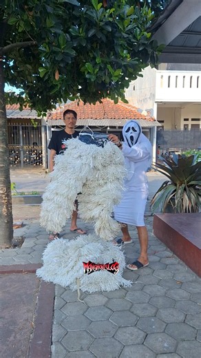 Quick tutorial on how to wear the grandong costume