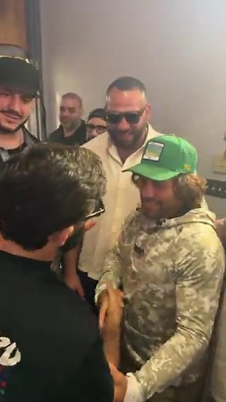 😂 Arman Tsarukyan tells Urijah Faber he will give him two points on their wrestling match:"I'll get 10 points but will give you 2 points because you're 47. Armenians respect age."🎥 @ArmanUfc