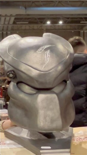 PREDATOR LIFE SIZE MOVIE PROP