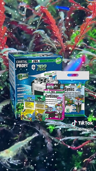 ✨🎄1. Türchen -CRISTALPROFI e702 Produktpaket Es ist wieder soweit, der JBL Adventskalender ist da! Freue dich auf 24 Tage voller spannender Gewinne! Im ersten Türchen wartet auf dich ein CRISTALPROFI e702 Produktpaket. Einer von euch darf sich freuen auf: 1x JBL CRISTALPROFI e702 greenline (6028100) 1x JBL Carbomec ultra Superaktivkohle (6235500) 1x JBL Symec Filterwatte 100g (6231100) 1x JBL FilterStart (2518200) 1x JBL FilterBoost (2518500) Jetzt mitmachen und gewinnen: https://www.jbl.de/xma