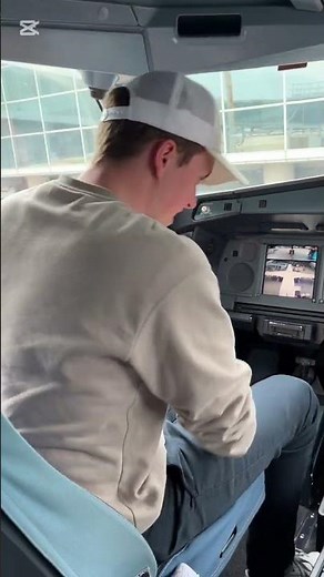 A340-600 cockpit #airbus #airplane #aviation #planespotting #airport #travel #lufthansa #a340 #video