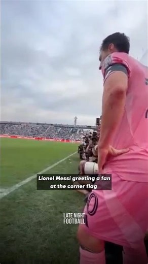Messi Greets a Fan at the Corner Flag 👋⚽