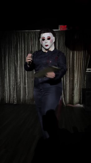 The animatronics at Spirit Halloween be like… 🎃🔪 #spirithalloween #animatronic #animatronicchallenge #spirithalloweenanimatronics #spirithalloweenanimatronic #meme #drag #dragqueen #halloween #camp #dragrace #localdrag #michaelmyers #slasher