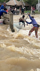 #woman trying to scoop net fishing #fishingfishing #fish | reel page