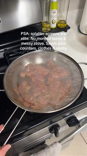🔥 Sick of oil splatters burning you or messing up your stovetop? 🙅♀️ Your new kitchen must-have: Food-Grade Stainless Steel Splash Net! ✨ ✅ Food-safe & rust-proof✅ Stops splatters, lets steam flow✅ Fits pans up to 14 inches✅ Heat-resistant handle✅ Multi-use (steam, drain, rinse!) Cook safe, clean, and stress-free—finally! 🥘 👉 Grab yours now! Link in bio | Limited stock! #KitchenEssential #SplashFreeCook #CookingHacks | PresumablydoO
