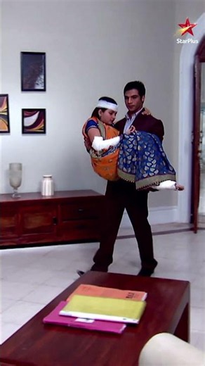 Har kadam par Ahem ka saath, aur har pal Gopi ke chehre par muskaan