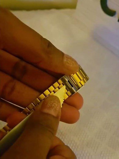 How to adjust the strap of your Casio A168 watch #casio #casiolovers #casiodigital #casiowatch