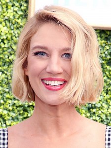 Yael Grobglas Pictures
