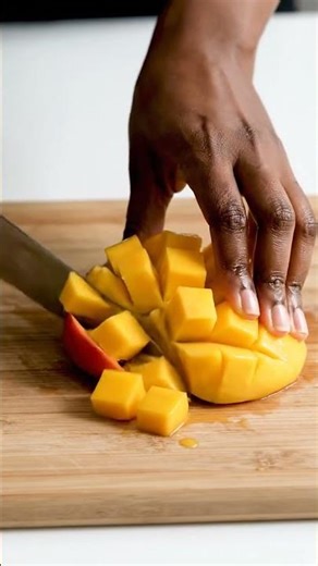Ultra Juicy Mango Slices Cutting