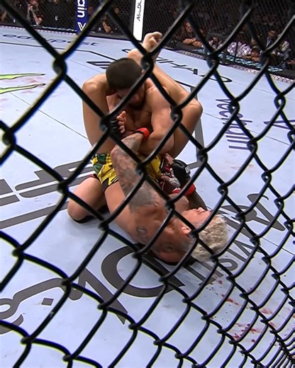 Rewatch the full title fight between Charles Oliveira and Islam Makhachev at UFC 280! | UFC