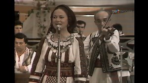 Legende ale folclorului din Banat în concert: Mariana Drăghicescu (1952-1997), Efta Botoca (1925-1991) și Luca Novac (1941-2021). Prezintă: Mărioara Murărescu (1947-2014). Sursa: Arhiva TVR / TVR Timișoara | Banatul de altădată