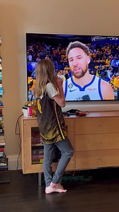 She stood so close to the TV during Klay’s halftime interview I thought she was his publicist. 🤣 Klay Thompson Golden State Warriors NBA #klaythompson #warriors #lakers #nbaplayoffs | Elisa Donovan