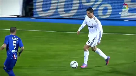 "盘点CR9那些完美体现个人能力的进球，初登西甲的C罗简直就是降维打击！"