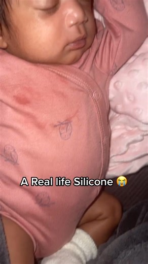 She couldn’t hold back her excitement the moment her baby silicone doll arrived! 💖 The soft feel, the adorable details, and the perfect little features made her heart melt instantly. She hugged her new baby tight with the biggest smile, feeling pure joy and gratitude. This is the moment she’s been waiting for — her precious bundle is finally home! 🥰✨ #HappyMama #SiliconeBabyDoll #DollCollectorJoy #RebornCommunity #DreamBabyArrived #SoInLove #UnboxingHappiness #DollLoversWorld #PreciousMoments 