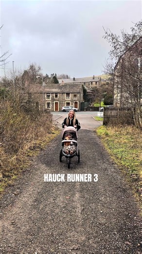 The Hauck Runner 3 from Hauck International has fitted perfectly into our outdoorsy, countryside life 🌿 From muddy paths to long walks, it handles every terrain with ease. Wilde is always so comfy, it’s lovely and smooth to push, and the storage underneath is perfect for all our everyday bits. It’s quickly become our go-to for getting outside as much as possible. Gifted | AD #hauck #hauckrunner3 #runningpram #affordablepram #outdoorlife