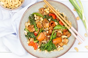 Aziatische groente met kip en noedels - Erik's Asia | SmaakMenutie