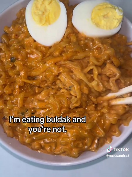 Buldak Ramen: Delicious Spicy Noodle Experience