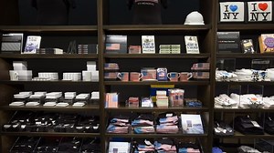 Muzeum 11. září 2001 v New Yorku stáhlo z prodeje nevhodný suvenýr  - Novinky