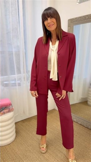 Veste tailleur avec ceinture à nouer bordeaux MEMEROAD Top beige col lavallière KIKISIX