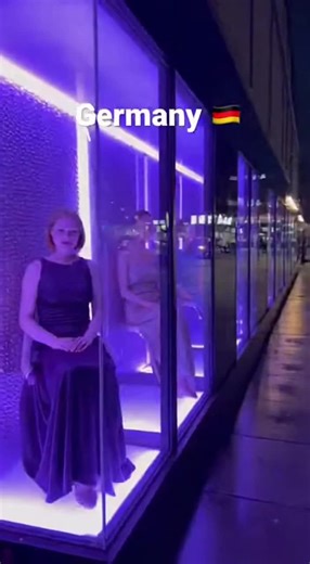 Who needs mannequins when you have actual people posing in store windows? This is next-level window shopping! 500M views in 30 days. 📈 I didn't just get lucky - I used a specific strategy that most creators ignore. Check out Bunny Honey Club AI🤫
