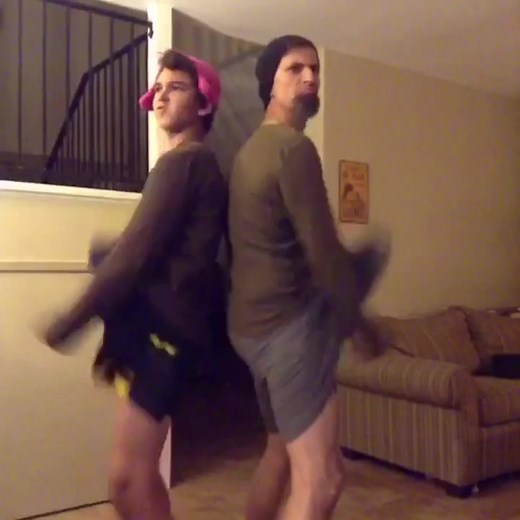 Who remembers this? It was our 1st #vine that made it to no.1 on the comedy page. #throwback #fyp #foryou @ajmglive 😂💚