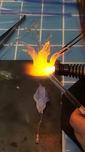 Lampwork Pink Lily | Come to FirePetal Studio in London to DIY Glass Art📍