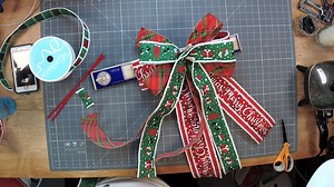 53K views · 1.2K reactions | In this video watch Creative Coach mel make an amazing Christmas Bow! | DecoExchange | Facebook