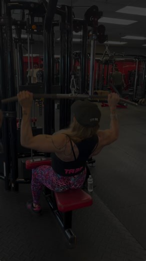 Be Fit Apparel on Instagram: "Training back and triceps at Iron Religion Gym in my pink leopard 🐆 🩷set and neon pink puff logo tank😍💪this outfit is available now at Be Fit Apparel just text or dm us to order at 407-721-1038 #befitapparel #girlswholift #madeinbrazil #gymapparel #activewear"