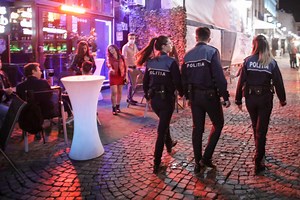 Aproape 3.900 de sancţiuni contravenţionale, în valoare de peste 4 milioane de lei, date în urma controalelor vizând respectarea măsurilor de protecţie sanitară, în iulie/ Controalele la terase şi în mijloacele de transport, intensificate