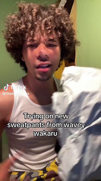 Trying on new sweatpants from wavey wakaru #sweatpants #sweats #bestsweats #streetwear #fashion