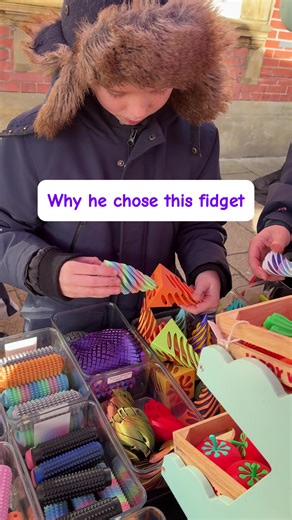 We asked him why he chose this fidget 💛 “I like the size and the colours.” Sometimes it really is that simple 👀 Letting children choose what works for them makes all the difference. 👉 Square Bottom XL Infinity Spiral Available online #FidgetTok #SensoryToys #InfinitySpiral #NeurodivergentFriendly #KidsChoice #SensorySupport #SmallBusinessUK #Fidgetopia