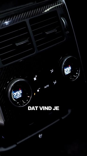 Mega dikke Range Rover Sport SVR nieuw in stock! Full option, full carbon pack én BTW aftrekbaar. Ontdek hem nu! 🚀💨 #rangeroversportsvr #rangeroversport #rangerover #landrover #svr #v8 #v8supercharged #supercharged #landroverrangerover #suv #sportscar | Golden Cars Belgium