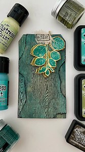 Tag, you're it! 🌿✨ Texture, color, and cozy vibes come together in this layered beauty created by @shabby.soul, featuring Tim Holtz Distress magic. It’s all about bringing those inky, textured dreams to life, one gorgeous layer at a time. 🎨✨ Supplies:Tim Holtz Distress® Woodgrain CardstockTim Holtz Distress® Watercolor CardstockTim Holtz Distress® Paint: Evergreen Bough, Bundled SageTim Holtz Distress® Mini Ink Pad: Scorched TimberTim Holtz Distress® Ink Pad: Peeled Paint, Evergreen Bough, Bru