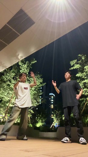 Robots Dance in Japan | Fun and Creative Doodle Dance Trend