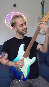 Rilassati con Nicholas Veinoglou e la Belair Blue Player Plus Strat. https://bit.ly/41oGUHR | Fender
