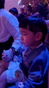 เก็บบรรยากาศ Bermuda Storm 4D. ที่จูไห่ ฉางหลง สเปซชิป มาฝากครับ คือสนุกมากครับ หมายถึงพ่อกับแม่นะครับที่สนุก ส่วนตรัยคุณบอกหนูไม่กลัวแค่ไม่ชอบเสียงดังเฉยๆครับ😅 #เฮียตรัย #ตรัยคุณครับ #5ขวบ9เดือน #เที่ยวจบแต่คลิปยังไม่จบ #บันทึกไว้ให้ตรัยคุณดู | เรียกผมว่าเฮียตรัย ตรัยคุณครับ