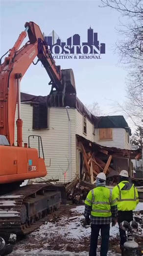 Complete teardown underway in Cambridge, MA. This one’s not finished yet—but it’s already shaping up to be something special. Fast, efficient, and dialed in from start to finish. Stay tuned for the final results.🛠️💪🏼 #BostonDemolition #DemolitionExperts #CambridgeMA #FullTeardown #ResidentialDemo DemoInProgress BuiltOnResults ConstructionLife BeforeAndAfter StayTuned | Boston Demolition & Removal, LLC