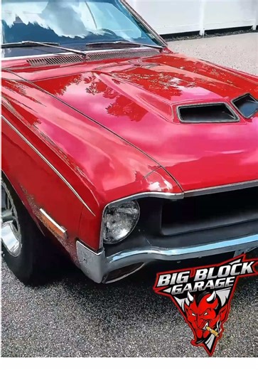 The 1970 AMC Javelin SST Mark Donohue Edition is a rare slice of muscle car history with racing pedigree and a choice of 5.9L or 6.4L V8s pushing up to 325 horsepower. With its aggressive stance and Donohue’s Trans-Am legacy baked into the design, this street beast hits 0–60 in a brisk 6.2 seconds and tops out at 133 mph. #bigblockgarage #americanmotor #amcjavelin #musclecar #cars