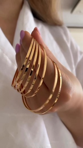 3.9K views · 20 reactions | Stainless single oval bangle ! Size available 2.6,2.8 | Scarlet Box | Facebook