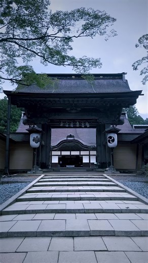 Koyasan / 高野山 Koyasan, the impressive religious city🥰🤩👍 Please follow 👉@japan_walker_ #japan #japantravel #japantrip #anime #animejapan #japananime #japantourism #japantour #japangram #japan🇯🇵 #traveljapan #tripjapan #wakayama #wakayamagram #wakayamaprefecture #kansai #koyasan #temple #japantemple #visitjapan #japan2025 #autumn #japanese #高野山 #高野山真言宗 #torii #toriigate #和歌山 #和歌山観光 #関西
