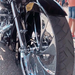 30” #bigwheelbagger featuring HOGWORKZ 7” Halomaker #ledheadlight - too big or just right? #bagger #baggernation #bagger #baggerlife #harleydavidson @jpcycles | HOGWORKZ