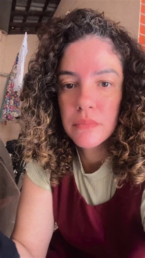 Tatiane Amaral on Instagram: "Tu já sabe da dica do desinfetante pra tirar mau cheiro? Se sabe, me conta qual vc usa. Eu uso Lysoform, Pinho, Lavanda, Limão e ultimamente testei o de orquídea negra. Ah, eu também gosto de lavar as roupas escuras primeiro, para estender logo e ter mais tempo para secar logo."