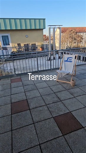 Ein kleines Highlight mit großer Terrasse! 🤩 📍Erich-Weinert-Straße 40, in Schönebeck 🚪2-Raum-Wohnung 📐53 Quadratmeter 🚿Bad mit Dusche ☀️Terrasse 💸590,50 Euro Warmmiete 🗓️ab sofort vermietbar Dir gefällt die Wohnung und du siehst dich bereits auf dieser Terrasse? Dann melde dich bei unseren Kolleginnen vom Vermietungsmanagement: https://www.swb-schoenebeck.de/das-unternehmen/ansprechpartner/vermietungsmanagement Du suchst vielleicht doch Etwas anderes? Dann schau hier mal vorbei: https://w