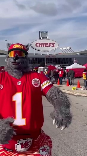 Chiefs SuperFan turned bank robber is now ON THE RUN! #chiefs #nfl #chiefsaholic #chiefssuperfan | How Bout Those Chiefs